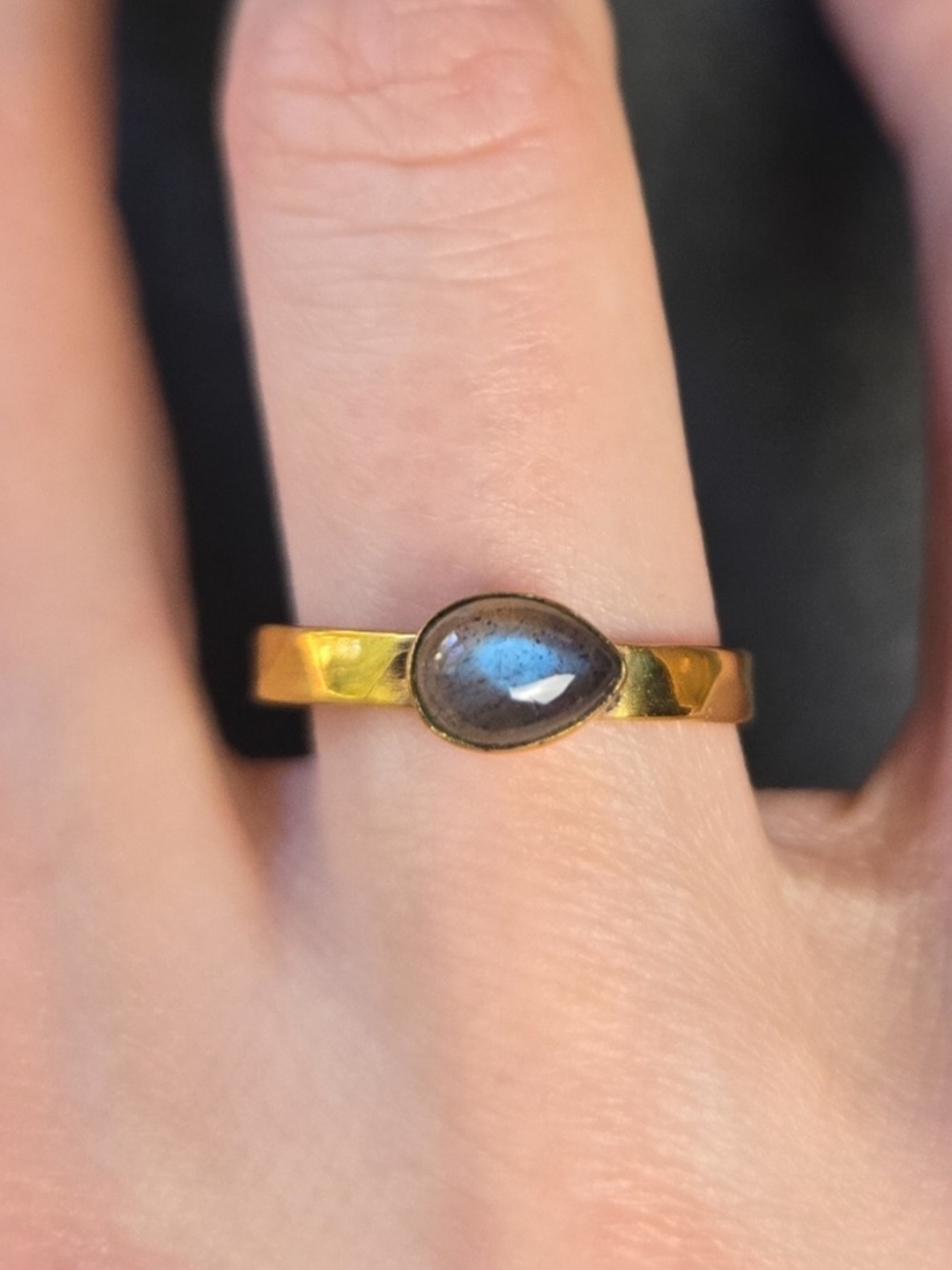 NWT Baizaar Teardrop Labradorite Hammered Stacking Ring
